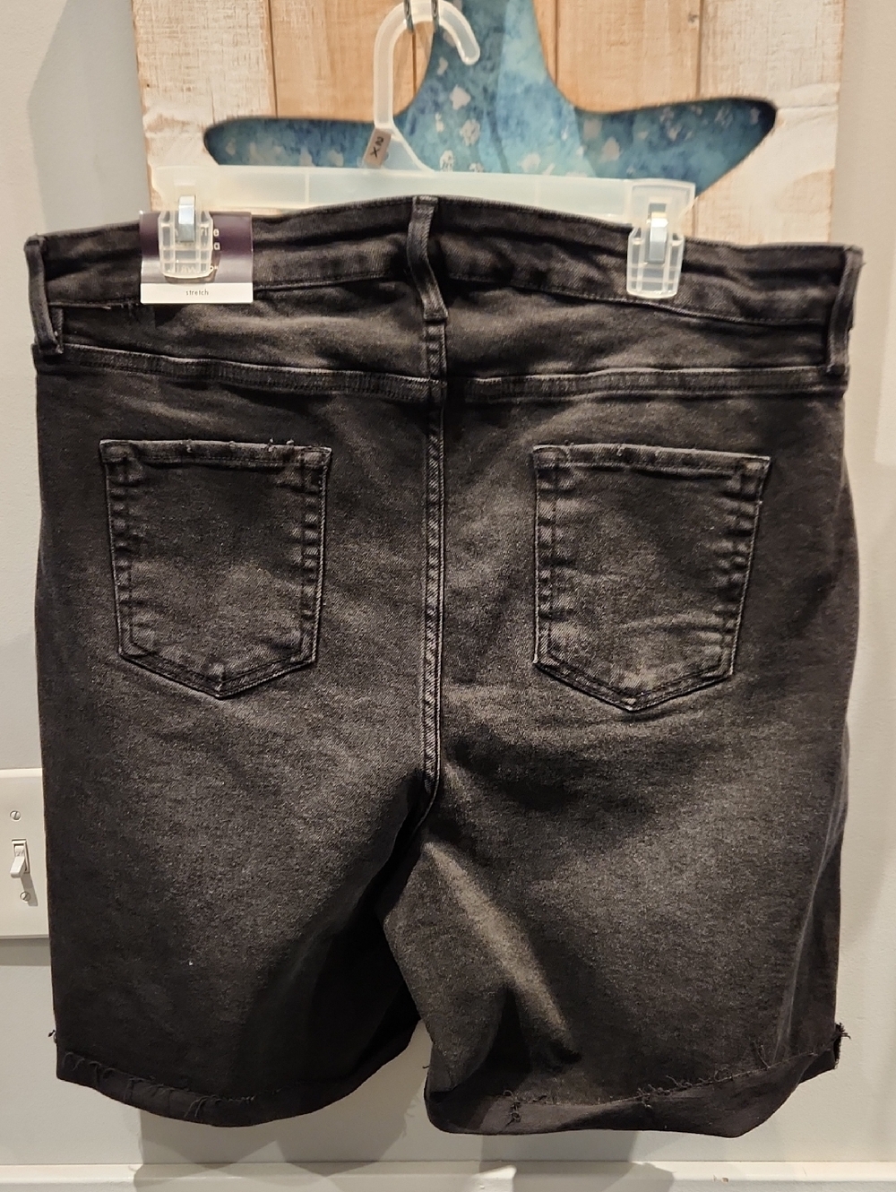 NWT Ava & Viv Washed Black Relaxed Women’s Distressed Hem Denim Shorts Sz 18W - Picture 4 of 8